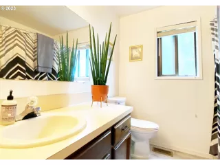 Photo #6: 23384445 Listing