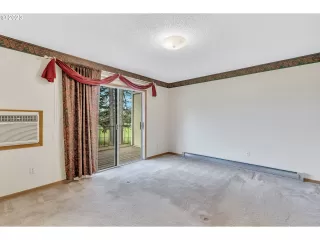 Photo #4: 23384620 Listing