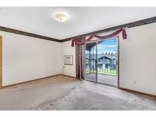 Photo #6: 23384620 Listing