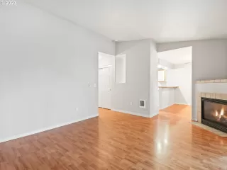 Photo #2: 23385187 Listing