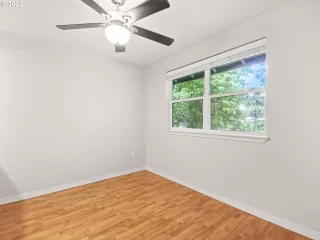 Photo #5: 23385187 Listing