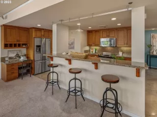 Photo #3: 23385355 Listing