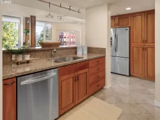 Photo #4: 23385355 Listing