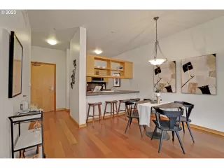 Photo #4: 23386562 Listing