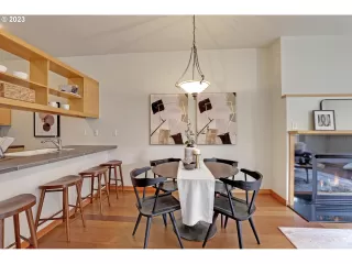 Photo #5: 23386562 Listing