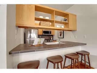 Photo #6: 23386562 Listing