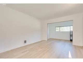 Photo #4: 23386894 Listing