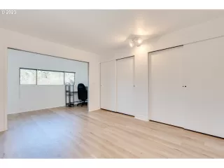 Photo #5: 23386894 Listing