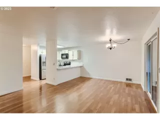 Photo #5: 23387236 Listing 