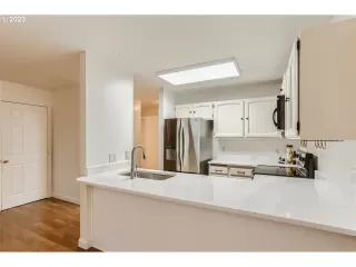 Photo #6: 23387236 Listing 