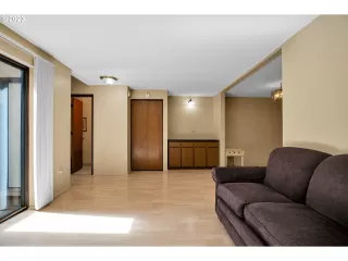 Photo #4: 23387996 Listing 