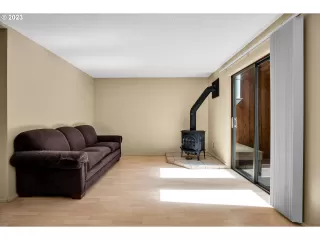 Photo #6: 23387996 Listing 