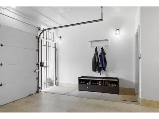 Photo #3: 23388336 Listing