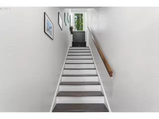 Photo #4: 23388336 Listing