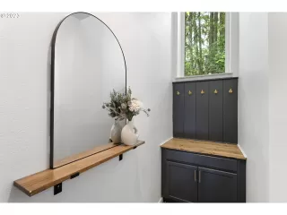 Photo #5: 23388336 Listing