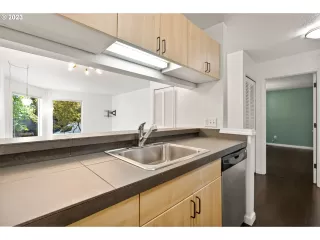 Photo #2: 23389058 Listing