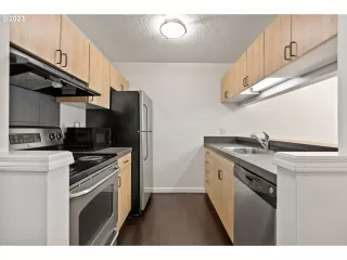 Photo #3: 23389058 Listing