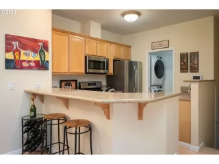 Photo #6: 23391615 Listing