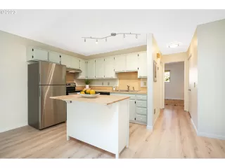 Photo #3: 23391616 Listing 