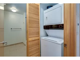 Photo #6: 23391831 Listing