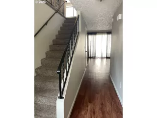 Photo #3: 23393399 Listing