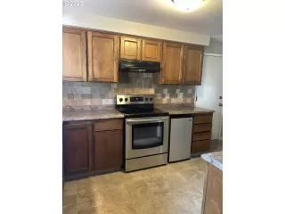 Photo #4: 23393399 Listing