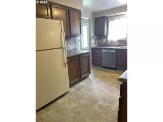 Photo #5: 23393399 Listing