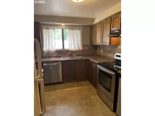 Photo #6: 23393399 Listing