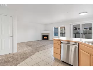 Photo #5: 23394604 Listing