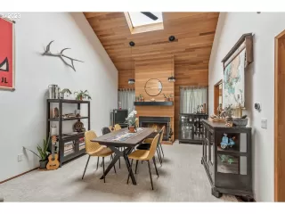 Photo #4: 23395821 Listing