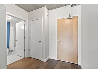 Photo #4: 23396626 Listing