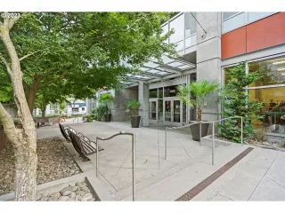 Photo #6: 23396626 Listing