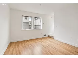 Photo #2: 23396766 Listing