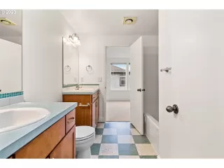 Photo #4: 23396766 Listing