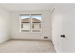 Photo #6: 23396766 Listing