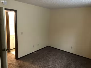 Photo #2: 23396918 Listing 