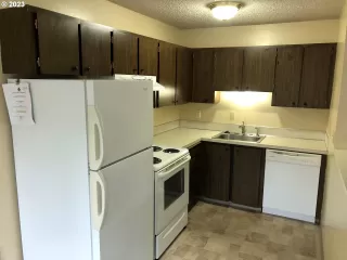 Photo #5: 23396918 Listing 