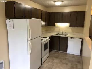 Photo #6: 23396918 Listing 