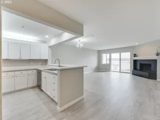 Photo #2: 23396951 Listing