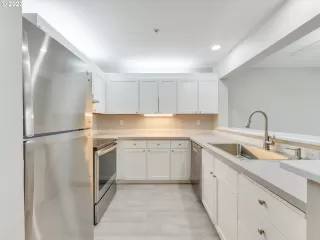 Photo #3: 23396951 Listing