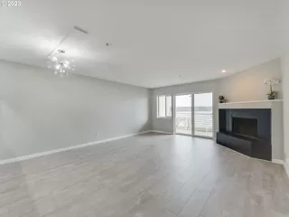 Photo #4: 23396951 Listing