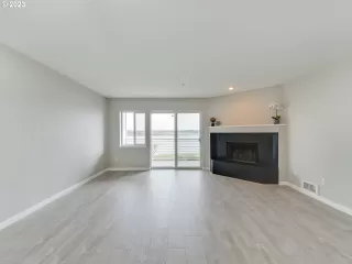 Photo #5: 23396951 Listing