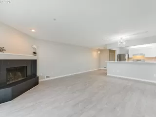 Photo #6: 23396951 Listing