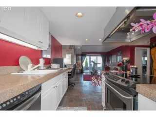 Photo #4: 23396995 Listing 