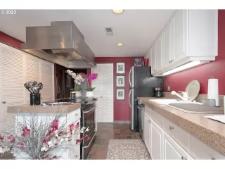 Photo #5: 23396995 Listing 