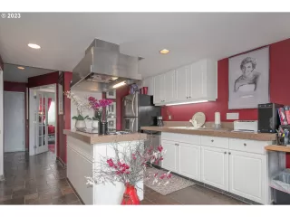 Photo #6: 23396995 Listing 