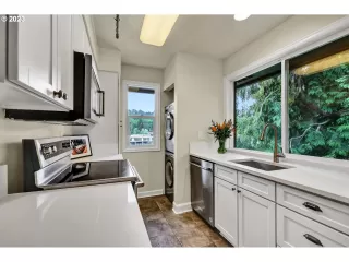 Photo #2: 23397706 Listing