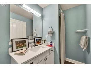 Photo #6: 23397706 Listing