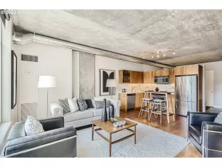 Photo #3: 23398331 Listing