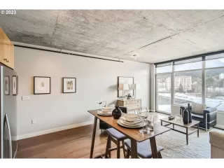 Photo #4: 23398331 Listing